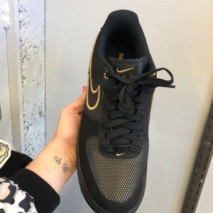 Selling new black and gold women’s Air Force1. Should have tags only work twice